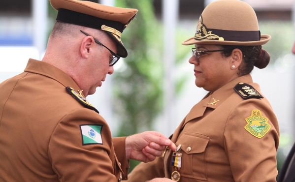 Feminino * presidente - presidenta I * aspirante - aspiranta almirante -  almiranta * soldado - soldada * general - generala