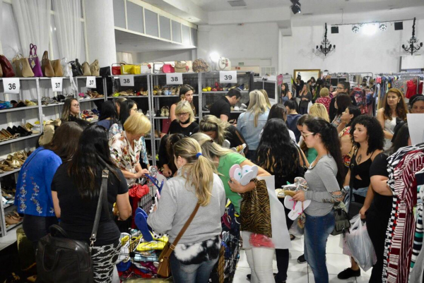 Bazar em Curitiba tem até 70% de desconto e marcas famosas