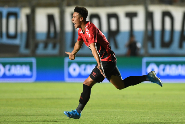 Marquinhos Gabriel volta a treinar em campo após operar hérnia - ESPN