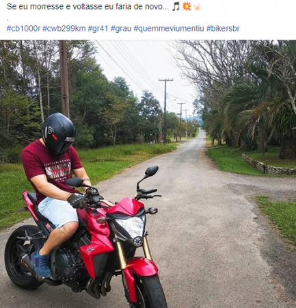 cara empinando de moto no grau com musica