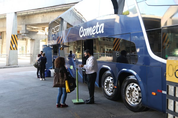 Linhas de ônibus de Curitiba têm nomes curiosos e bizarros. Veja e  divirta-se!