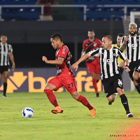 Zapelli marca gol por seleção argentina e retorna ao Athletico junto com  Esquivel - Bem Paraná