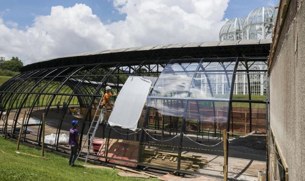 Revitalizado, estacionamento do Jardim Botânico, em Curitiba, é liberado