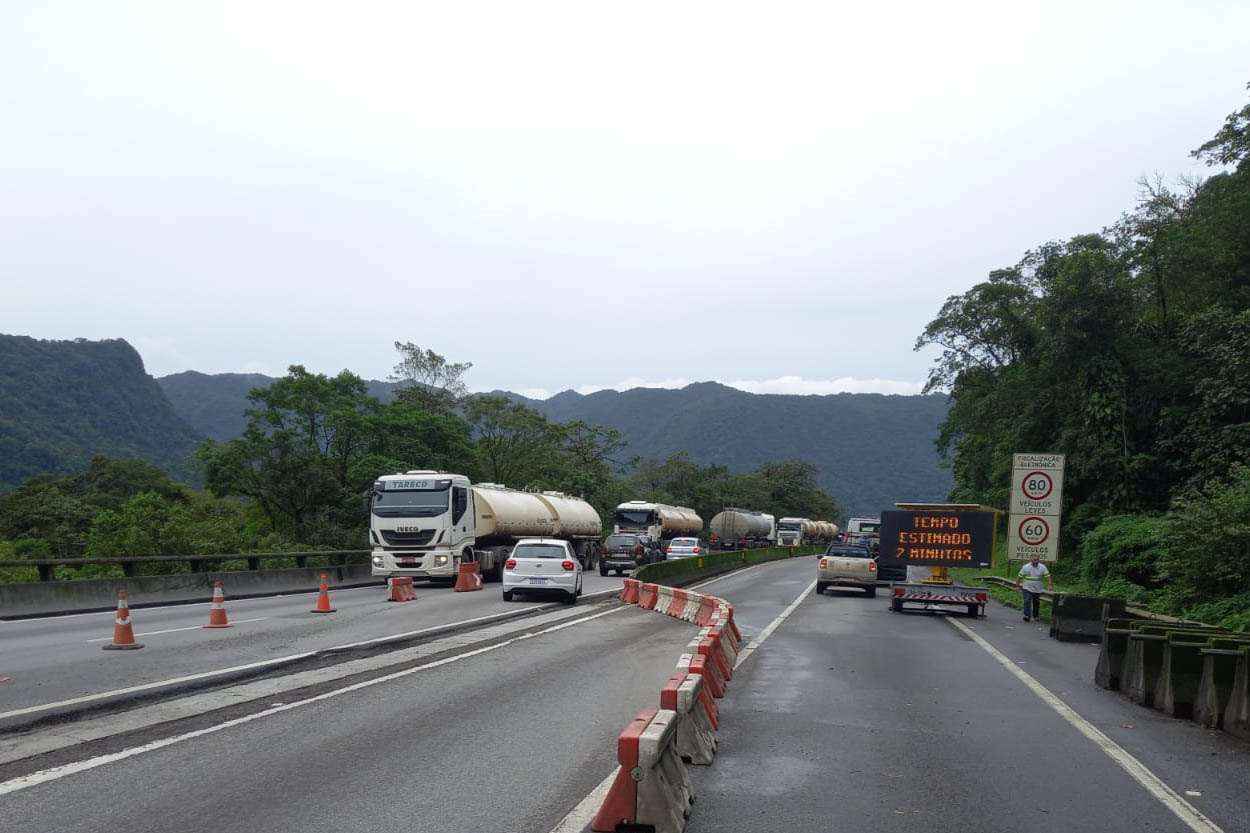 Trecho da BR-277, no sentido litoral, é liberado para o tráfego de veículos