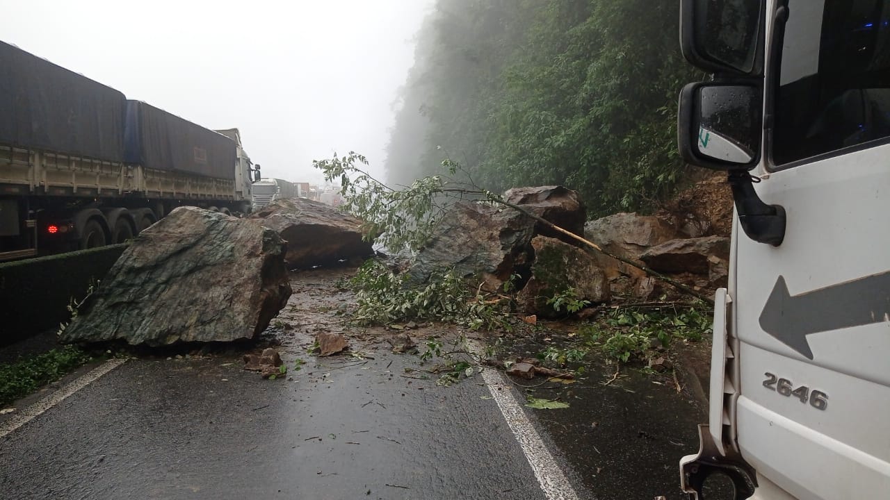 PRF diz que condições climáticas eram ruins no momento do engavetamento na  BR-277, no Paraná - Bem Paraná