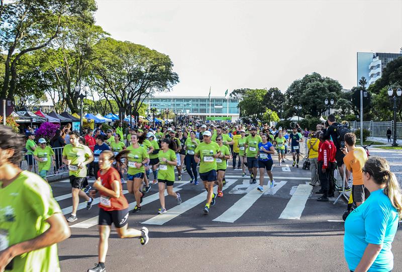 Ruas de Curitiba são bloqueadas e linhas de ônibus são desviadas para  corrida de rua neste domingo (1º), Trânsito PR