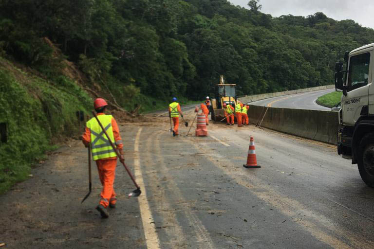 DER/PR vai liberar faixa adicional no km 39 da BR-277 nesta quarta-feira