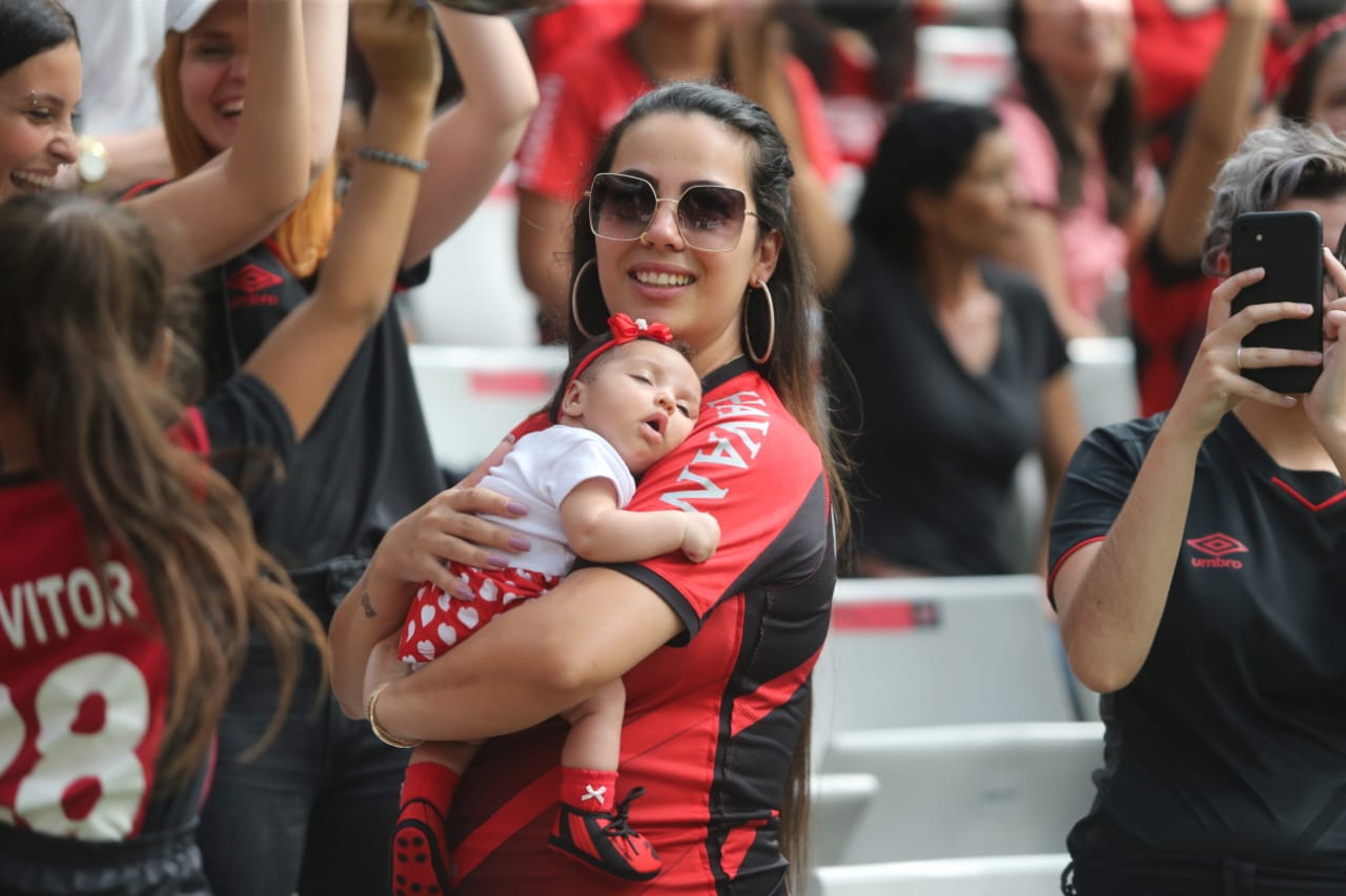 Jogos de Athletico-PR e Coritiba no Paranaense terão só mulheres e