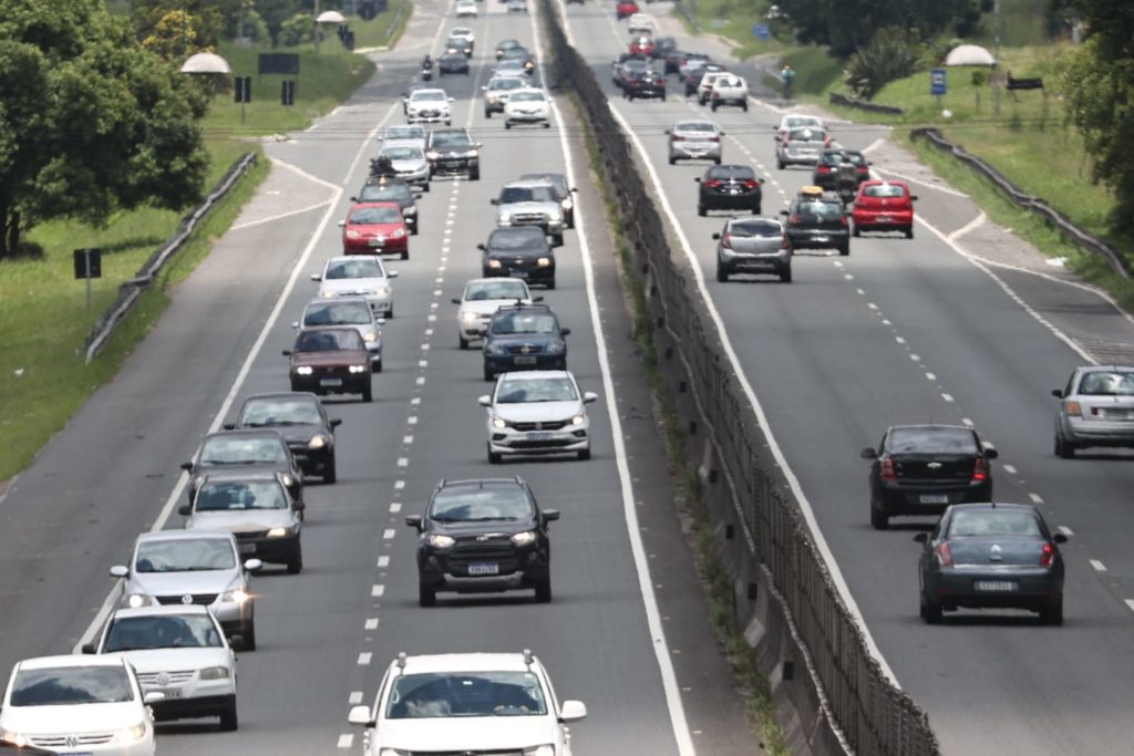 BR-277 tem fila de 4 Km no sentido Litoral e 8 Km para Curitiba - RIC Mais