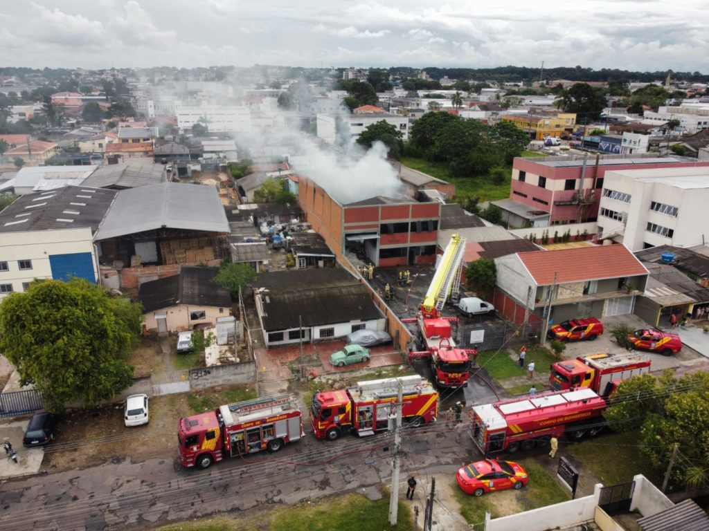 Incêndio atinge apartamento no bairro Boqueirão, em Curitiba - Bem