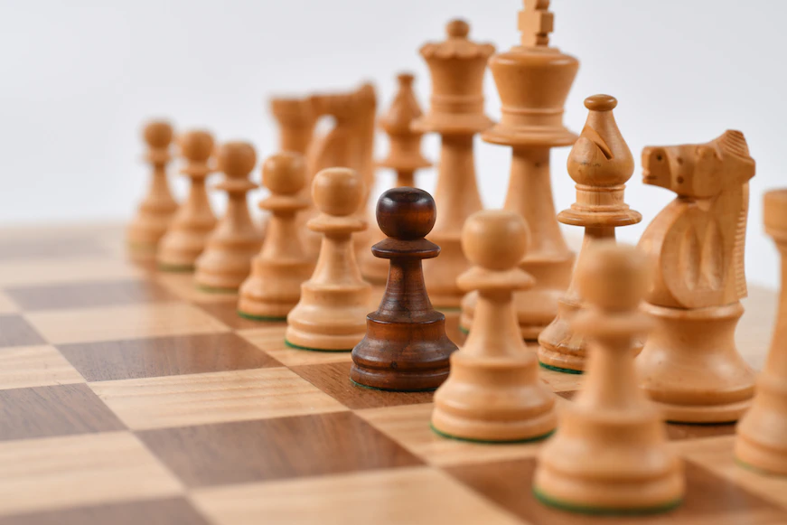 Demência: risco cai com hábitos como jogar xadrez
