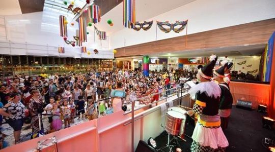 Fim de semana em Curitiba tem folia de carnaval, literatura