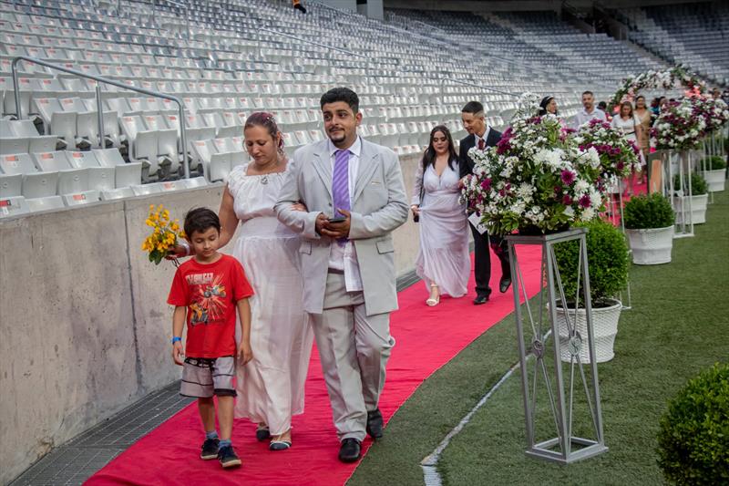 Casamento Coletivo Uniu 1128 Casais No Gramado Da Arena Da Baixada Em Curitiba Bem Paraná 7346