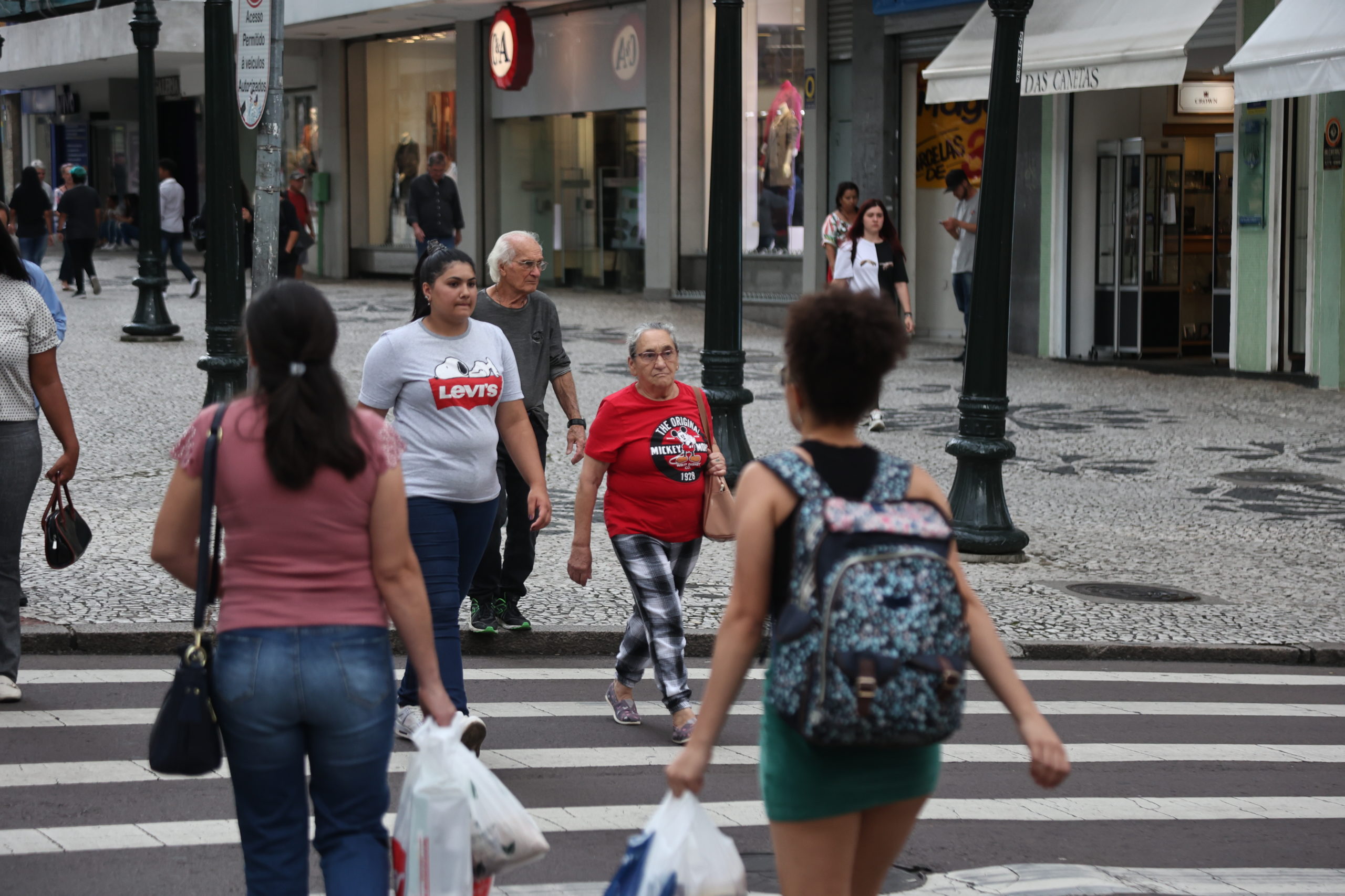 Projeção apontava que inversão entre idosos e jovens ocorreria em 2022, mas pandemia adiou: “troca” também indica melhoria na qualidade de vida