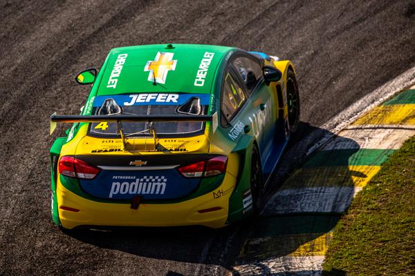 Carros e Corridas Julio Campos é o terceiro maior pontuador da etapa de  Curitiba da Stock Car - Carros e Corridas