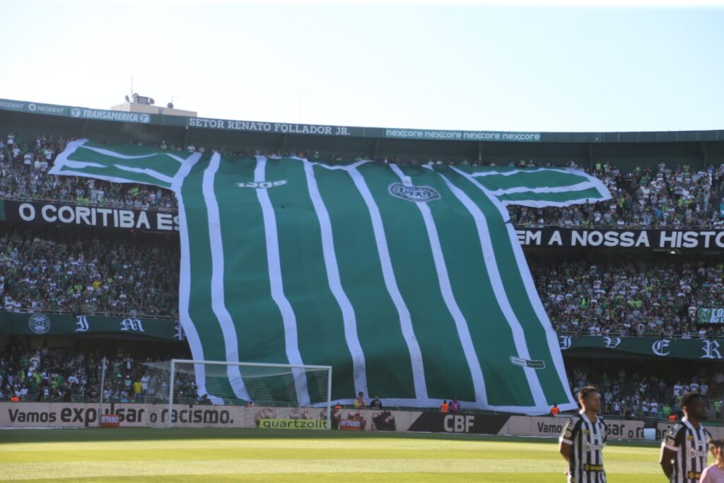 Em jogo de seis gols, Coritiba empata no Couto Pereira