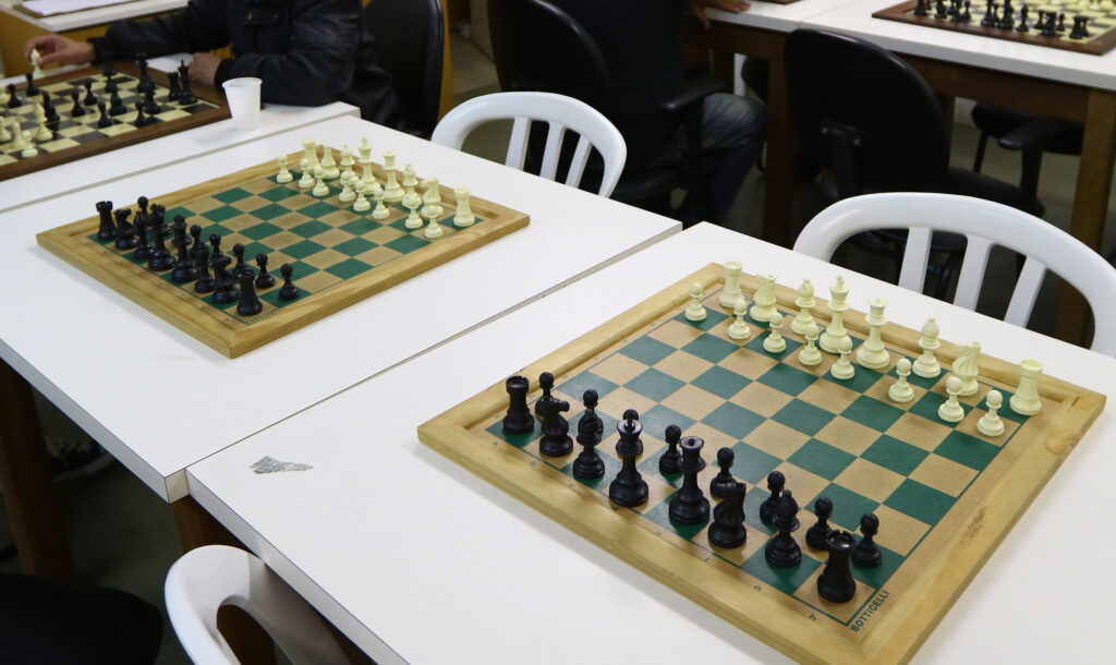 Torneio Aberto de Xadrez Rápido movimentou Londrina com mais de 50  enxadristas paranaenses; organizadores querem expandir número de  competições - PressReader