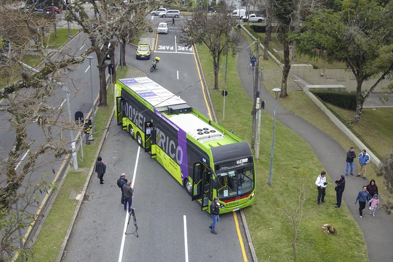 Curitiba vem testando uso de ônibus elérico