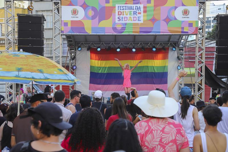 Curitiba recebe neste sábado (06) o torneio de sinucas para a comunidade  LGBTIA+