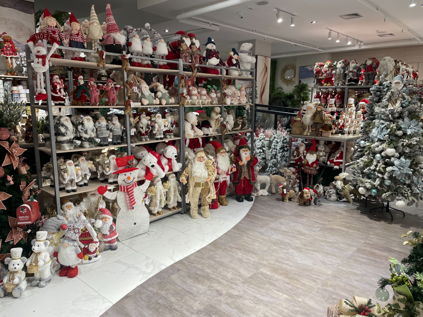 Verde, xadrez, elfos: confira tendências de decoração para o Natal 2023