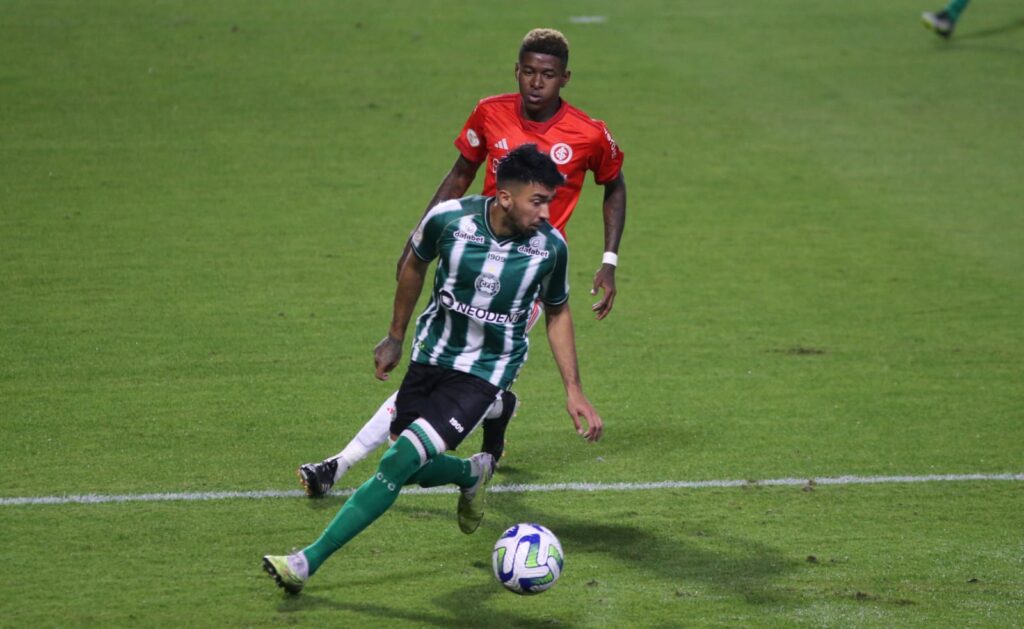 Jogador com mais assistências no Coritiba, Marcelino lidera dribles  completos