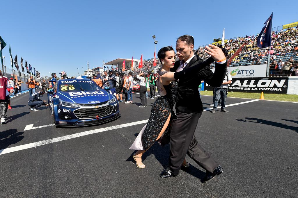 Piquet quer vitória para entrar na disputa do título da Stock Car