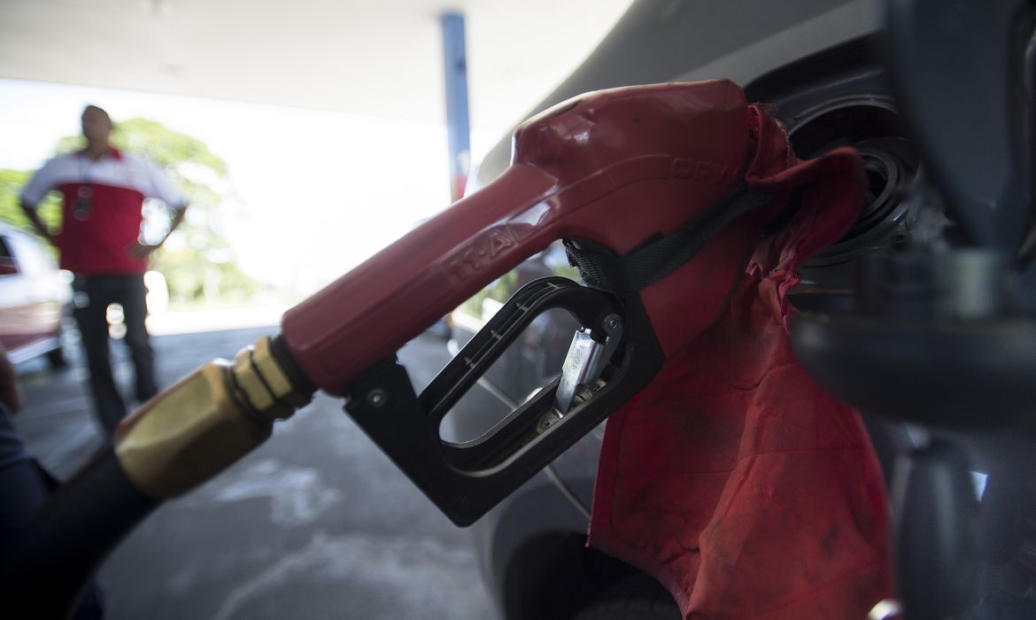 Gasolina e Diesel no Brasil estão mais caros em relação ao exterior