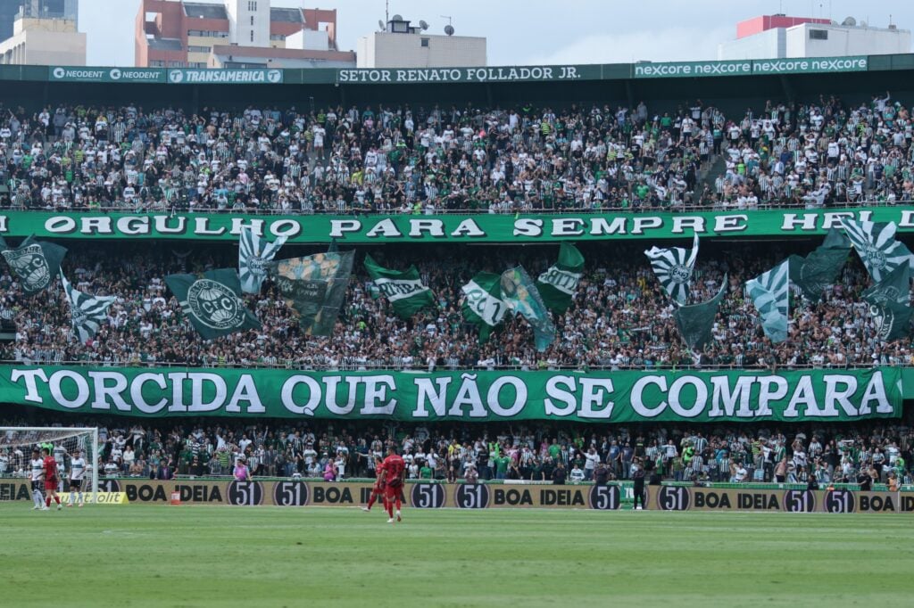 Coritiba domina o Athletico e vence o clássico Athletiba no Couto