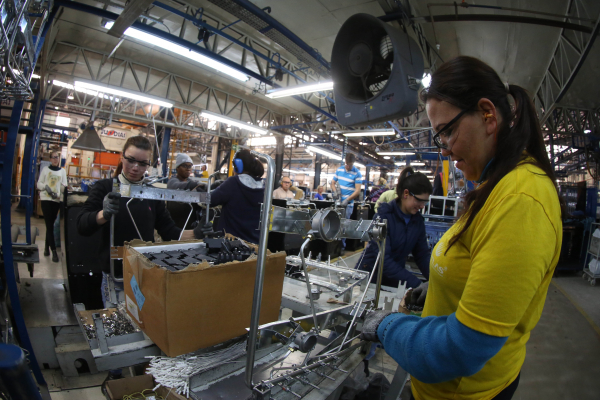 Paraná colocou 39,1 mil mulheres no mercado de trabalho desde o início do  ano