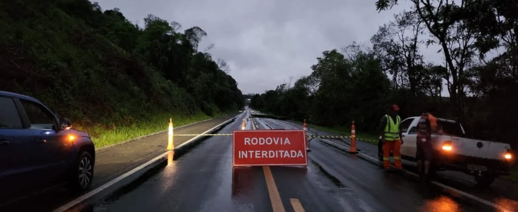 Ponte da BR 280 também é interditada