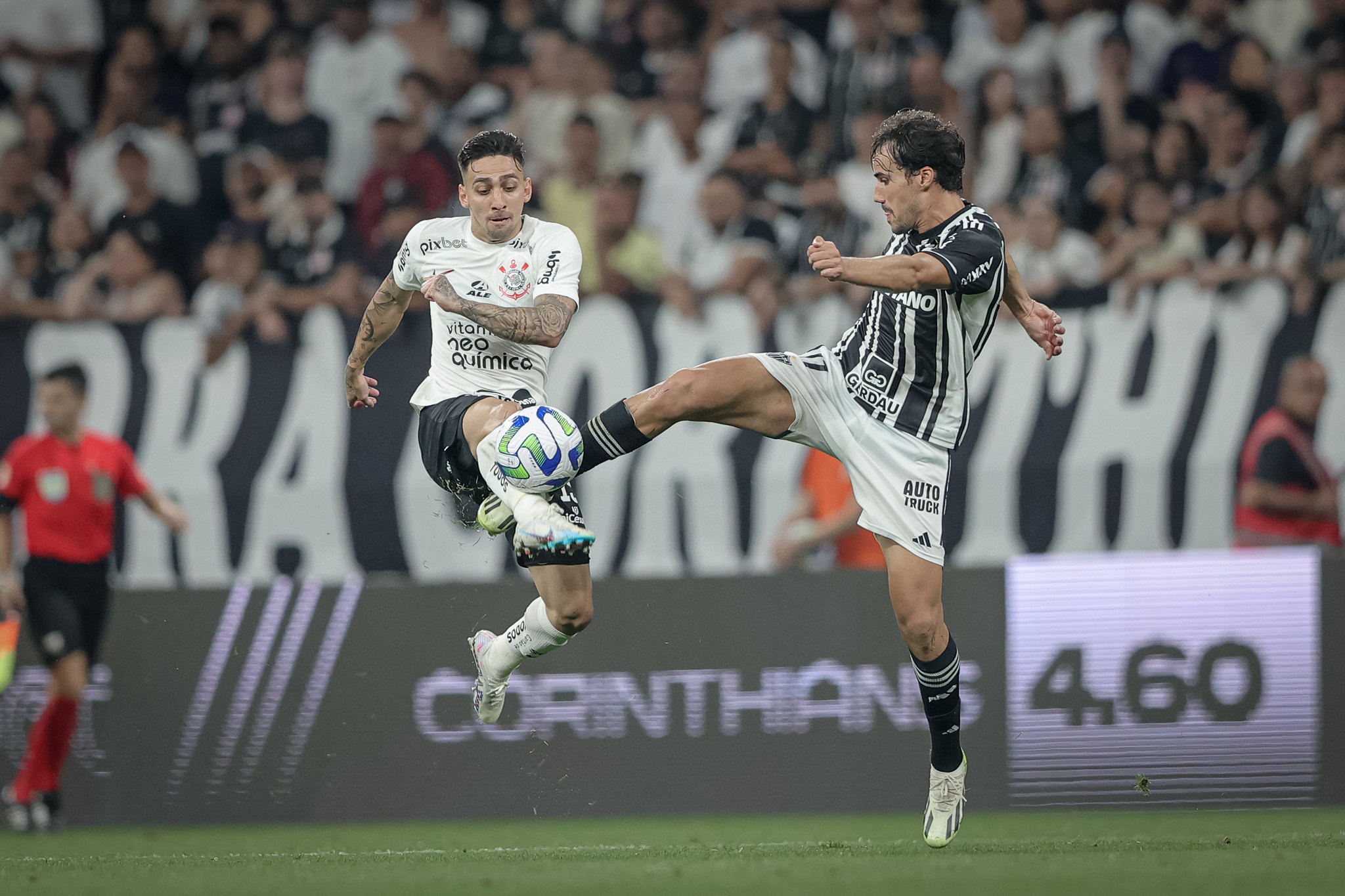 Corinthians empata com Atlético-MG e permanece próximo da zona de