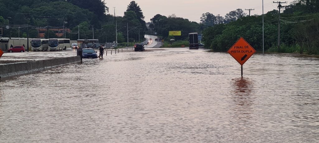 alagamento em curitiba