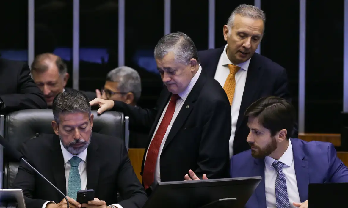 Em votação histórica, Câmara aprova a reforma tributária; texto vai à  promulgação, Política