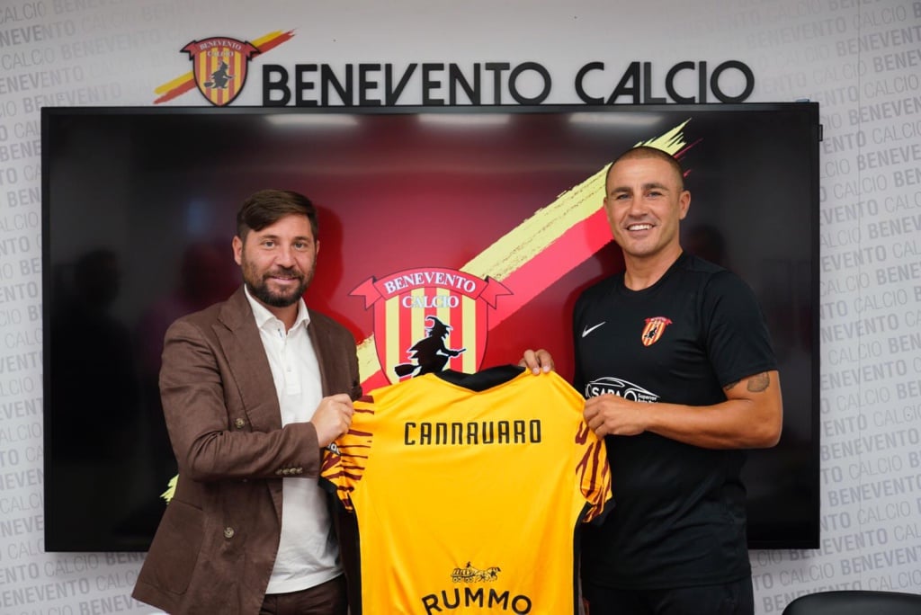 Cannavaro é apresentado pelo Benevento (Crédito: Divulgação/Benevento)
