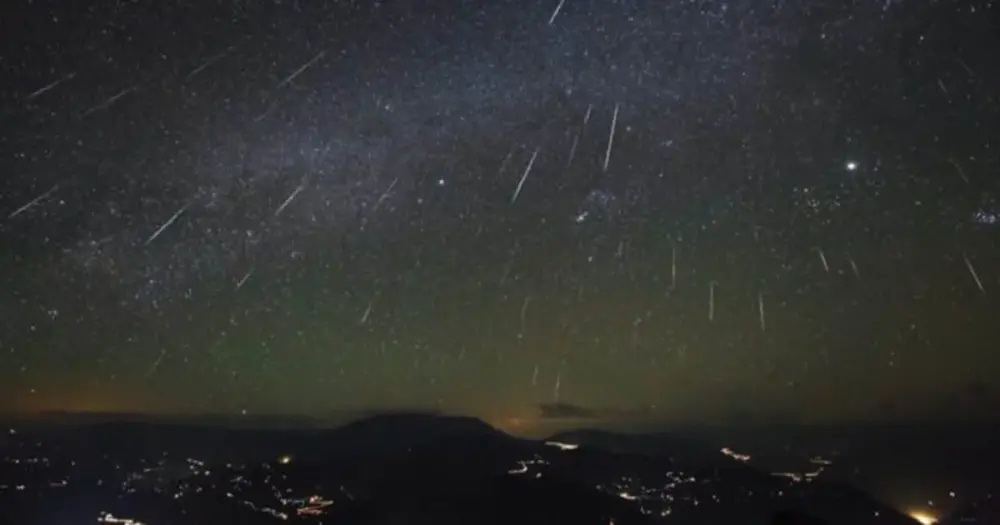 Chuva de meteoros Gemínidas: veja horário de pico e como assistir