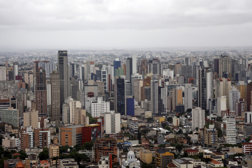 imagens aéreas de Curitiba – prédios – cidade de curitiba – apartamentos – condominios – moradia