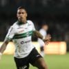 Alef Manga comemora gol pelo Coritiba