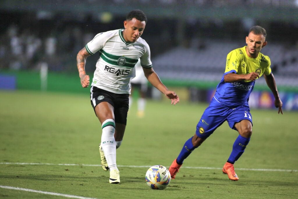 Atacante Wesley Pomba, do Coritiba, pode ser emprestado