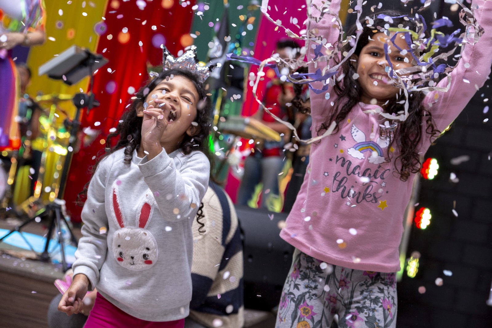 Oficinas e bailinho de Carnaval divertem a criançada no Pátio