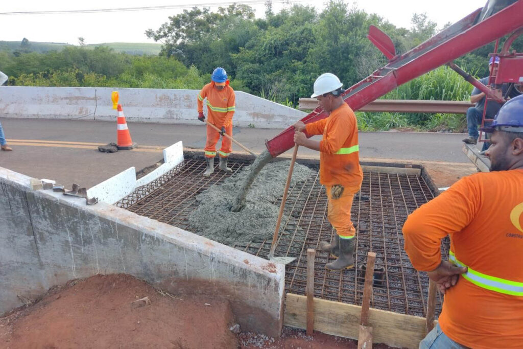 PR-490 – Ponte em rodovia entre Iporã e Altônia passa por reforma e melhorias