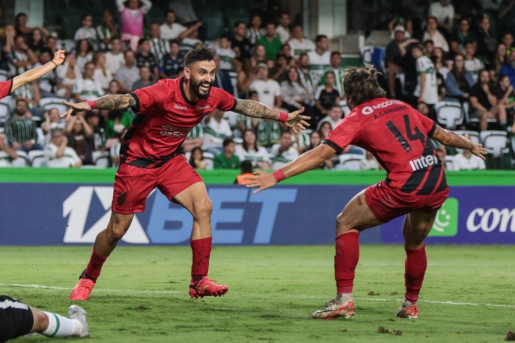 Mastriani comemora gol, Racing x Athletico