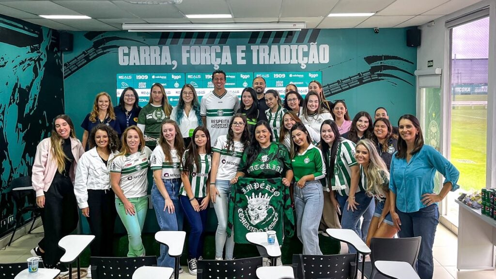 Leandro Damião e as mulheres que participaram da entrevista coletiva