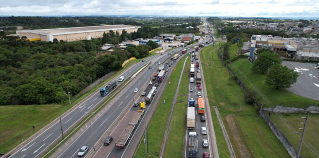 BR 116 CONGESTIONADA