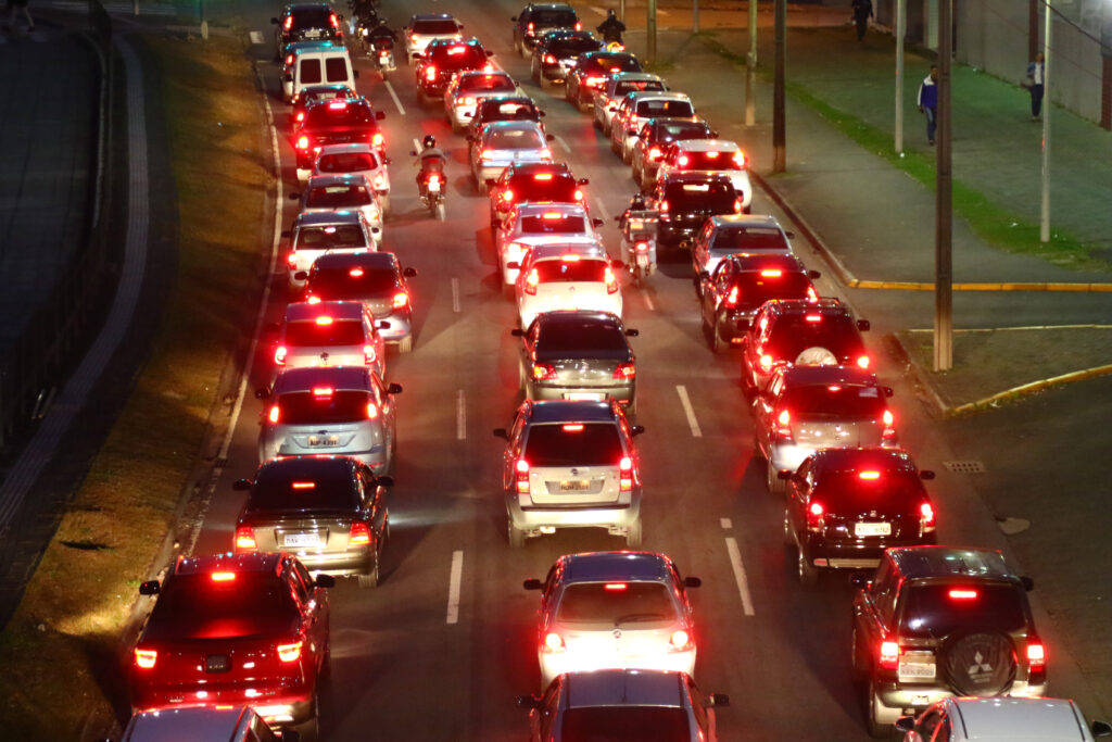 No Paraná, 17.544 motoristas não podem dirigir após o pôr do sol. (Franklin de Freitas)