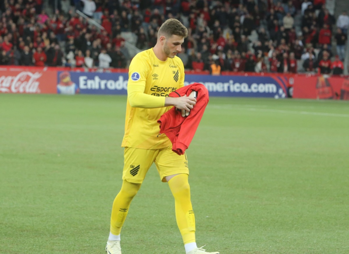 O goleiro Bento, do Athletico