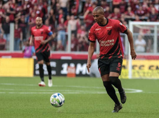 Fernandinho do Athletico Paranaense: seleção de masters do Brasileirão