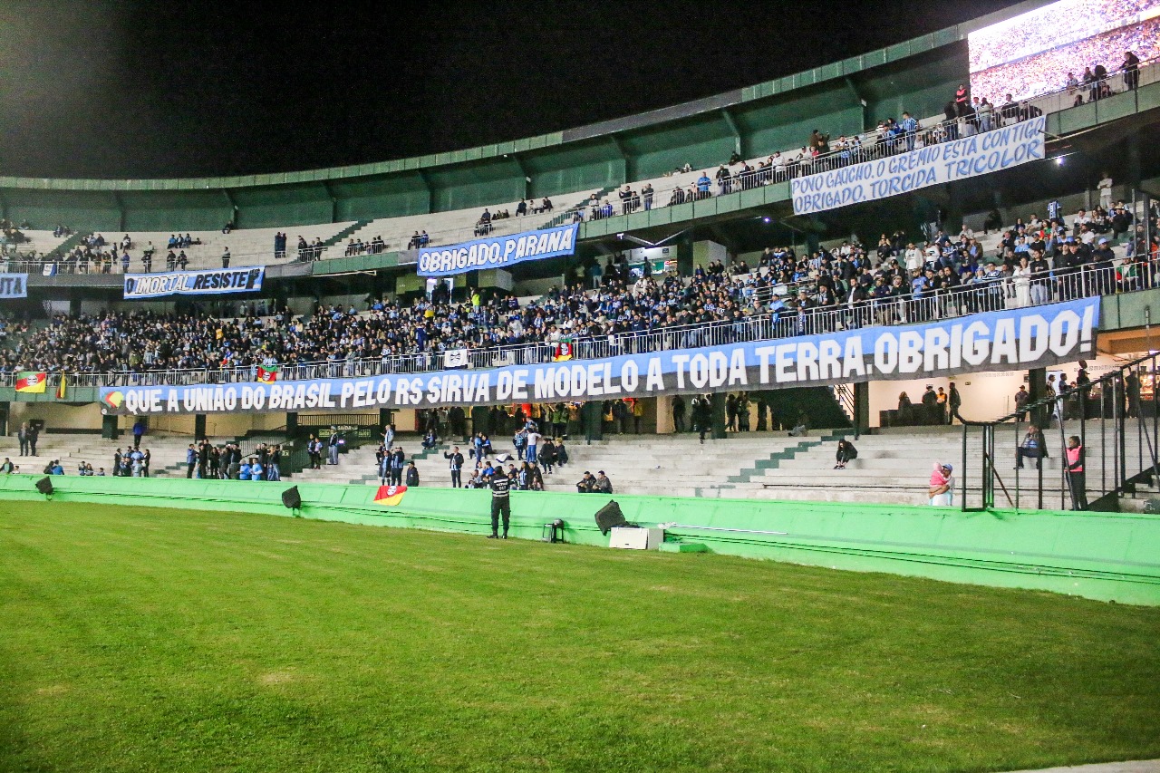 Torcida do Grêmio no Couto Pereira