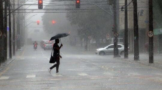 Paraná tem alerta para chuvas intensas. Confira quando o tempo 'seca' em Curitiba