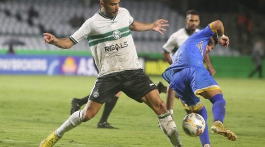 O volante Fransérgio, em jogo do Coritiba no Couto Pereira