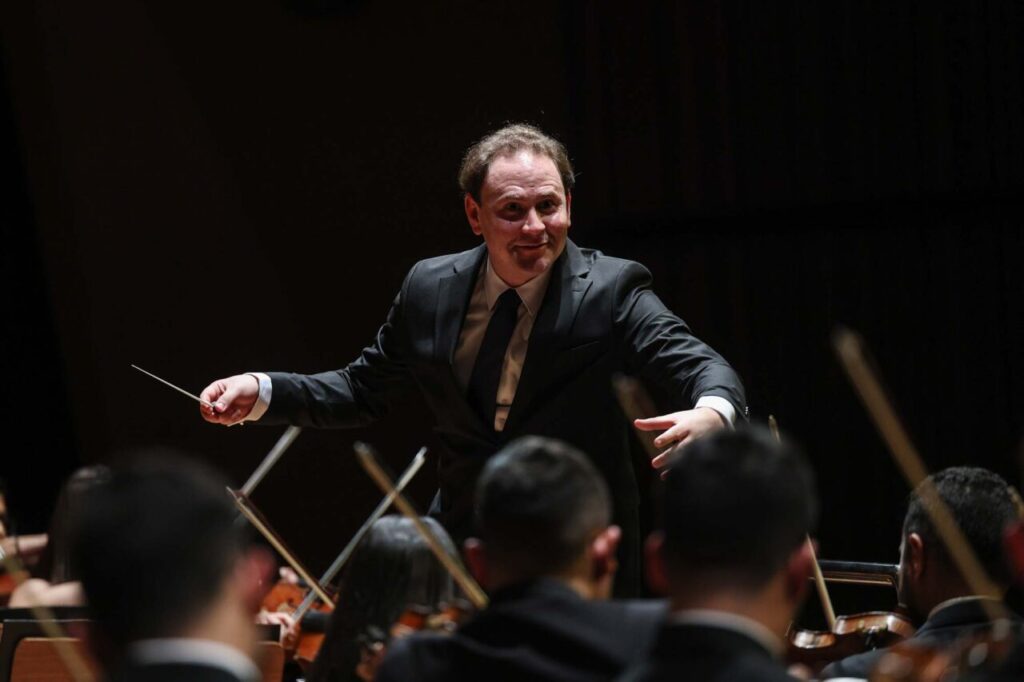 Orquestra Sinfônica do Paraná toca Shostakovich e Vaughan Williams no Guaíra neste domingo